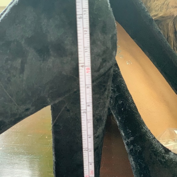 Super cute crushed velvet 👠 - Picture 3 of 4